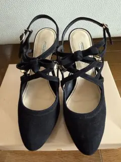 ブラック スエード クロスストラップ サンダル