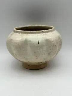 宋金時代　磁州窯系 白釉瓜稜小壺　【旧家蔵出し】文房水盂（A-137） 宋金時代 磁州窯系 白釉瓜稜小壺 【旧家蔵出し】文房水盂（A-137