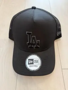 NEW ERA LA ブラック トラッカーキャップ