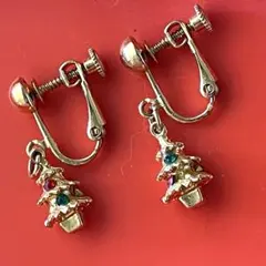 ハンドメイド　揺れるクリスマスツリー イヤリング