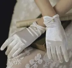 ウェディンググローブ　ショート丈　手袋　オフホワイト　結婚式　ブライダル　パール