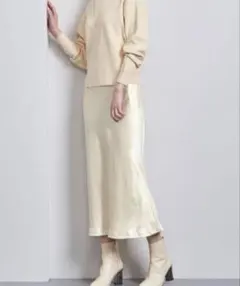 ユナイテッドアローズ　サテンセミフレアスカート