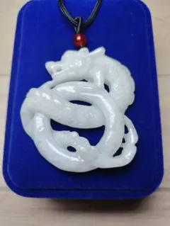 ☯ ☯　天然翡翠　 龍　翡翠A貨　 両面彫刻　精巧 　高品質翡翠　ペンダント