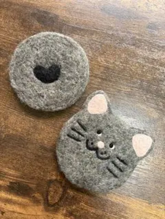 羊毛フェルト猫とハートのコースターセット２枚ハンドメイド