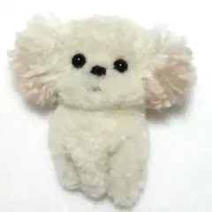 ✡️お散歩中ホワイトマルチーズブローチ☆毛糸刺繍パンチニードル~ハンドメイド