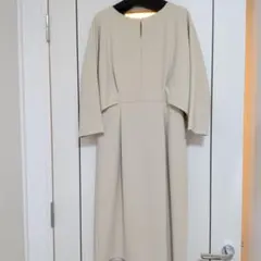 ベージュ 長袖 膝丈ワンピース