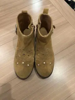 ZARA ビジュー付きベージュブーツ