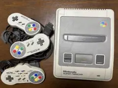 Nintendo Super Famicom 本体とコントローラー3つ