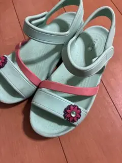 Crocs サンダル ミントグリーン ピンク 花柄⭐︎19cm?のサムネイル