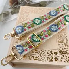 残りわずか⭐︎スマホショルダーストラップ／インド刺繍リボン／ハンドメイド
