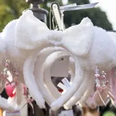 【新品・タグ付き】ミニーカチューシャ リボンイヤリング風デザイン ホワイト