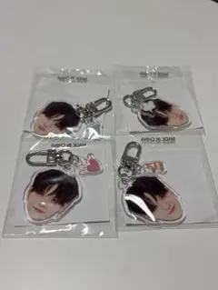 treasure 顔アクキー ヨシ　喜怒哀楽　4つセット