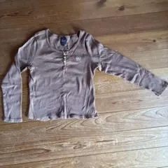 GAP ブラウン長袖Tシャツ ハートロゴ刺繍