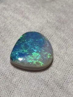 赤腑鮮やか！13.36ct 美しさ溢れるオーストラリア産ボルダーオパール 