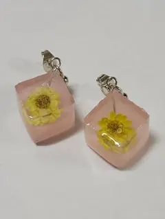 ハンドメイドピアス フラワーキューブ ピンク＆イエロー