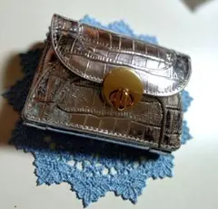 Hashibami ハシバミ レザーラウンドクロコ型押しミニ財布 シルバー