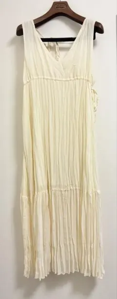 LOWRYSFARM アイボリー Vネック ノースリーブ ロングワンピース