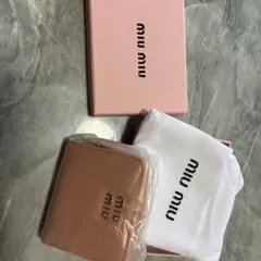MIU MIU 二つ折り財布 ピンクのサムネイル