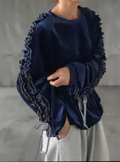 friful ベルベット フリル付きネイビー長袖トレーナー
