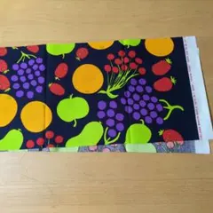 Pieni Tori ピエニトリ マリメッコ　フルーツ柄 生地 布　ファブリック