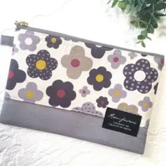 4766✿20cmフラットポーチ✿カードポケット付き✿北欧フラワーグレー