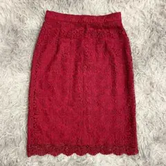 『UNIQLO』ユニクロ　レースタイトスカート　膝丈　裏地付き　刺繍　花柄　赤