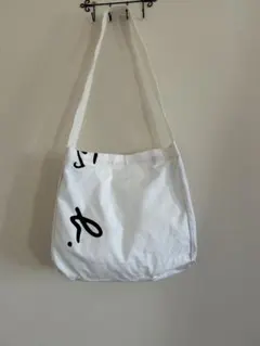 agnes b アニエスべー　ホワイト ロゴ入り ショルダーバッグ
