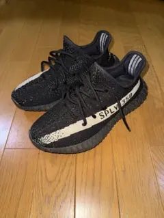 adidas Yeezy Boost 350 V2 oreoのサムネイル