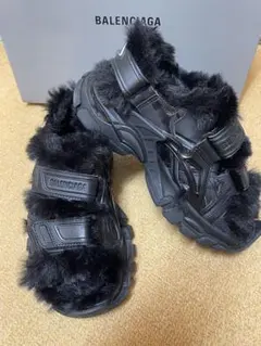 バレンシアガファーサンダルのサムネイル