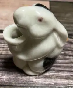 うさぎ　一輪の刺し　陶器　アンティーク