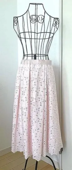 新品 TO BE CHIC 定価約5万 ピンク 総刺繍 フレアロングスカートのサムネイル