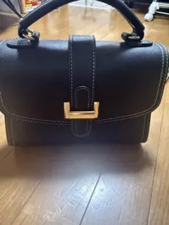 黒のショルダーバッグ ハンドバッグスタイル