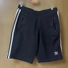 adidas 黒 サイドストライプ ショートパンツ