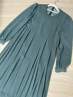 美品　グリーン プリーツ 長袖ワンピース　昭和レトロ　ヴィンテージ　ドレス