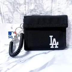 【新品タグ付✨️】MLB LAドジャース 二つ折り財布 ミニウォレット 黒
