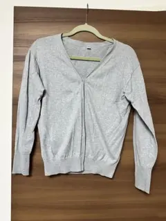 UNIQLO グレー Vネックカーディガン Mサイズ