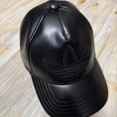 黒 合成皮革 ベースボールキャップ