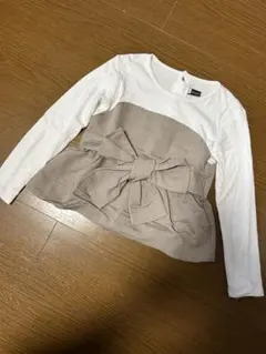 BeBe リボン付き長袖カットソー