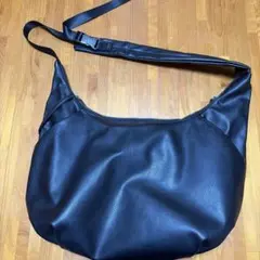 GU レザー コクーンショルダーバッグ