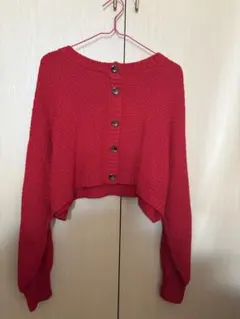 赤のボタン付きクロップドセーター M