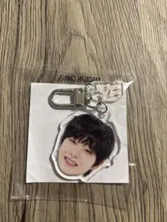 treasure 顔アクキー　ジフン　カプセルトイ　喜怒哀楽　楽