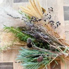 ラベンダーと野草と木の実とローズマリーのセット　ドライフラワー　スワッグ　花材