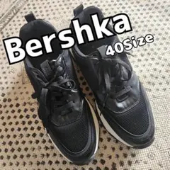 美品 Bershka ベルシュカ スニーカー 40Size 黒 ブラックのサムネイル