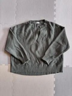 ローリーズファーム　オリーブグリーン Vネックニット