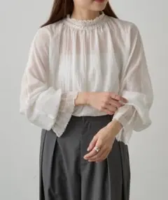 美品 PUAL CE CIN 襟袖レースプチハイネックブラウスのサムネイル