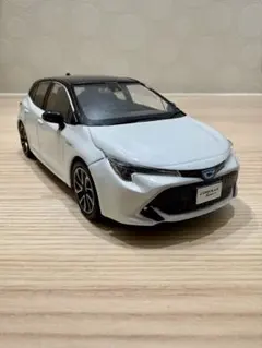 【美品】カローラスポーツ カラーサンプル　【ブラック× ホワイトパール 】のサムネイル