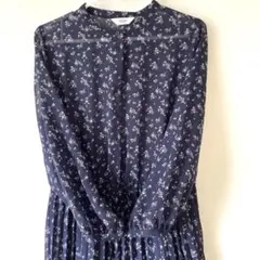 beams heart ロングワンピース 小花柄　長袖　濃紺