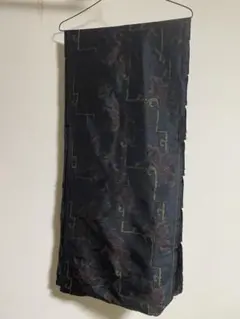 大島紬ネイビー 花柄 絹 着物　ハギレ　見頃1枚