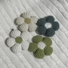 ハンドメイド 編み物 かぎ針編み お花のバッグチャーム／キーホルダー 4点