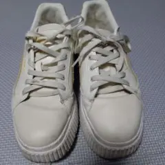 PUMA スニーカー 厚底 ホワイト ベージュのサムネイル